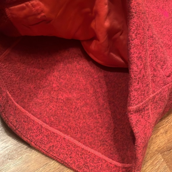 Like new The North Face pullover hoodie - Picture 6 of 16